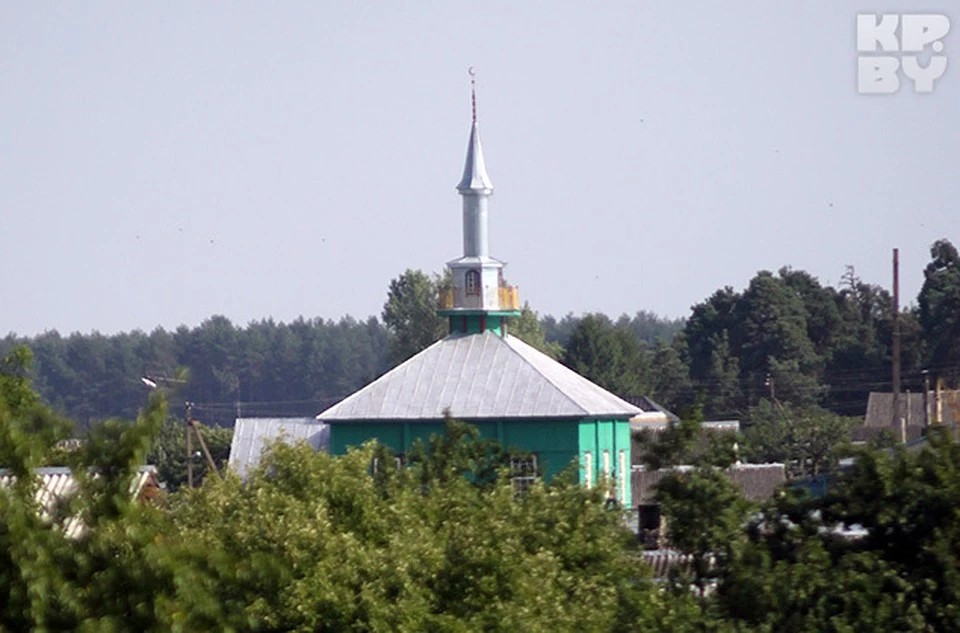 Мечеть, как и костел, видна почти с любой точки Ивья 