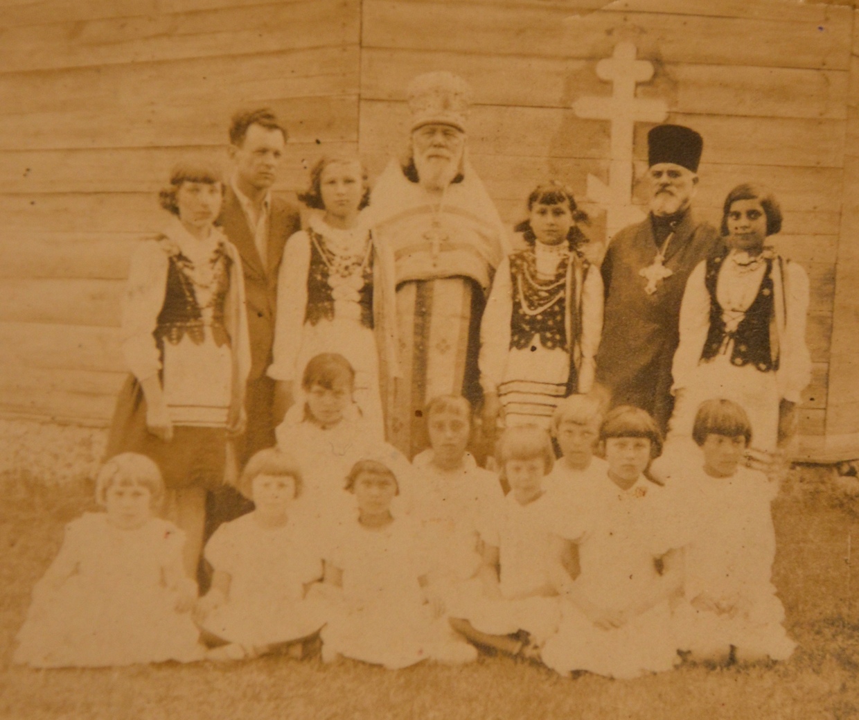 После праздника за алтарём церкви, 1930-е годы, отец Вячеслав Бурятинский